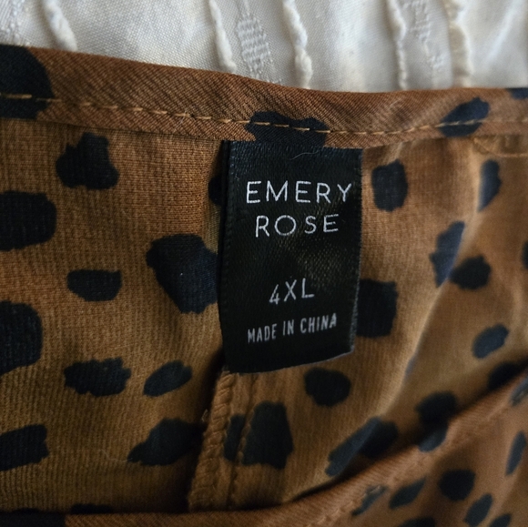 Emery Rose animal print blouse - Picture 2 of 3